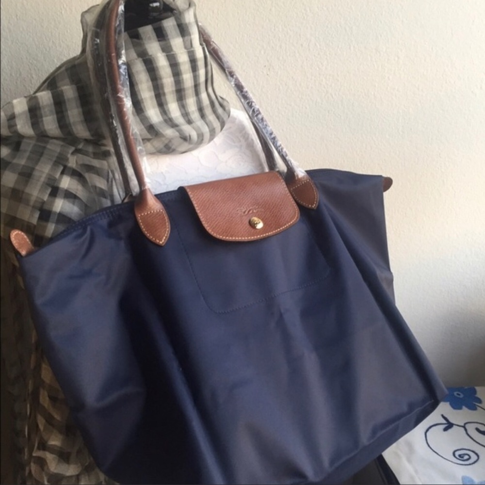 Longchamp Le Pliage Large Shoulder Tote
navy used